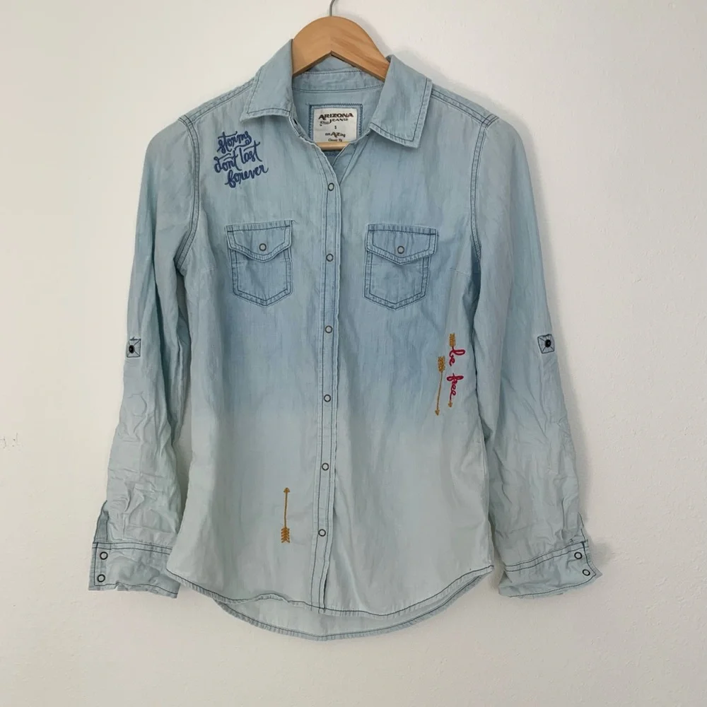 🪴Arizona denim blue embroidered button-up shirt top - Picture 1 of 6